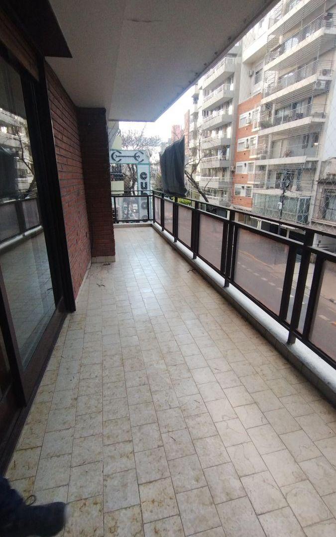 Foto de Departamento de 144 m² con 4 dormitorios en venta en Belgrano C, imagen 1