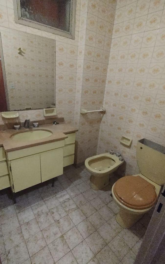 Foto de Departamento de 144 m² con 4 dormitorios en venta en Belgrano C, imagen 1