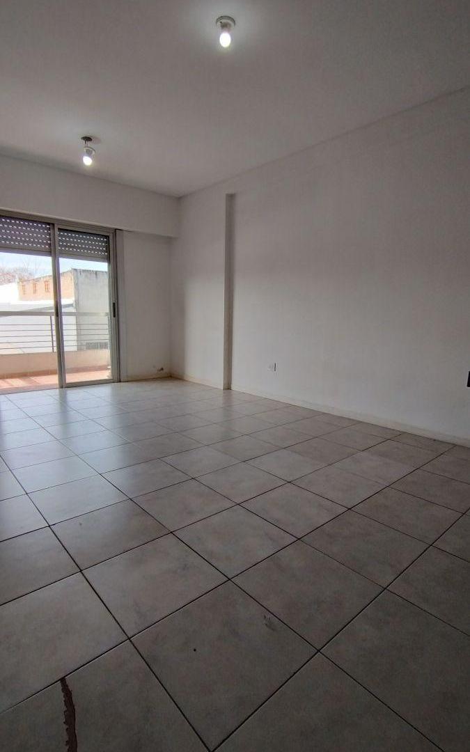 Foto de Departamento de 42 m² con 1 dormitorio en venta en Morón, imagen 3