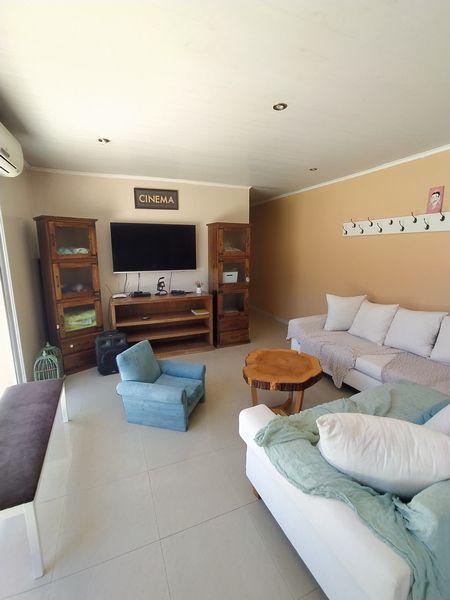 Foto de GRAN CHALET - LTE 846 M - 5 DORM - 4 BAÑOS - JARDIN LIBRE -P, imagen 3