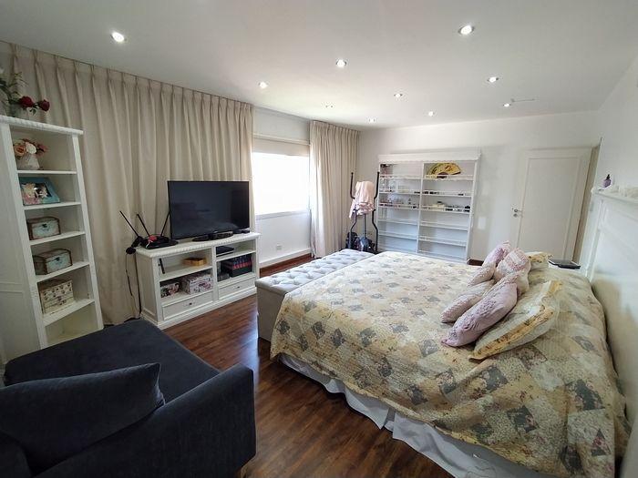 Foto de GRAN CHALET - LTE 846 M - 5 DORM - 4 BAÑOS - JARDIN LIBRE -P, imagen 2