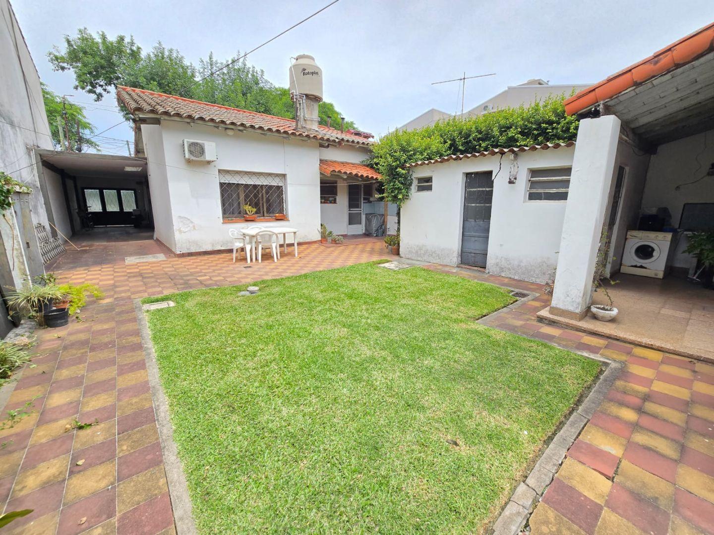CIUDAD JARDIN VENTA CHALET TRADICIONAL ORIGINAL LOTE 291 M2 CASA AL FONDO DE 2 AMB