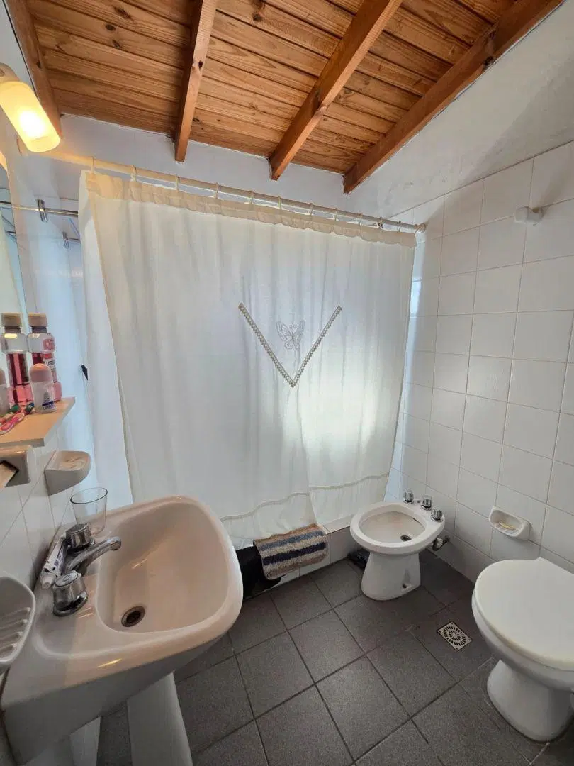 VENTA CASA CIUDAD JARDIN - PB 3 AMB - 1ER PISO TERRAZA Y DORM CON BAÑO 1