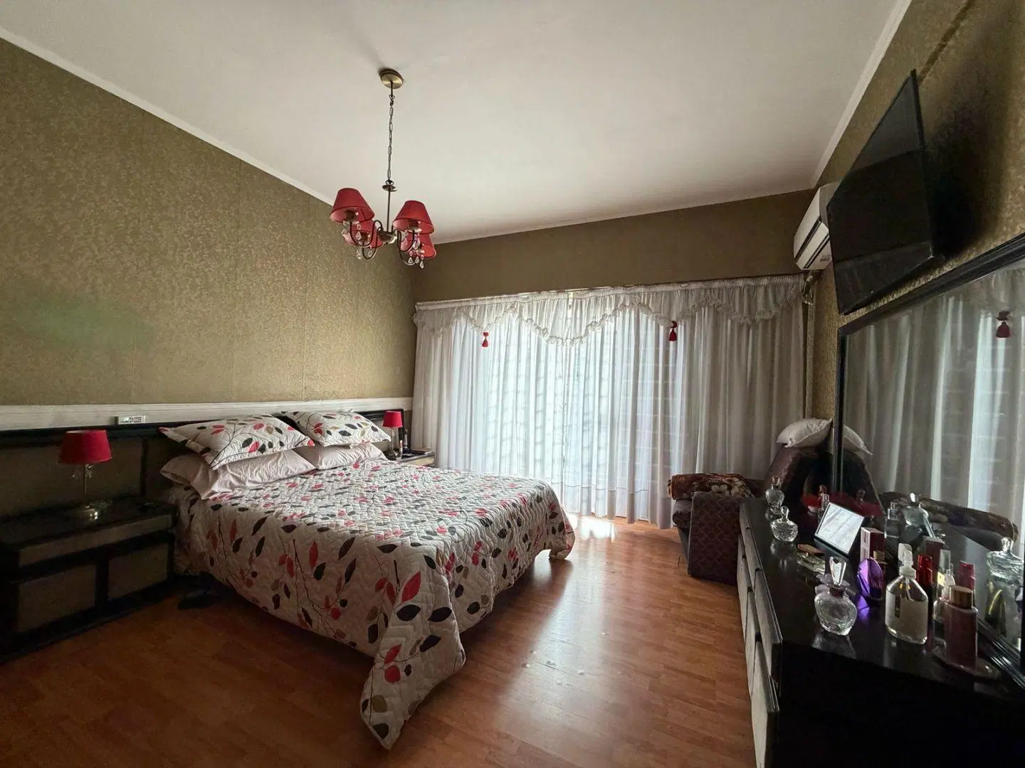 Casa 4 ambientes. | MORENO al 5900 8