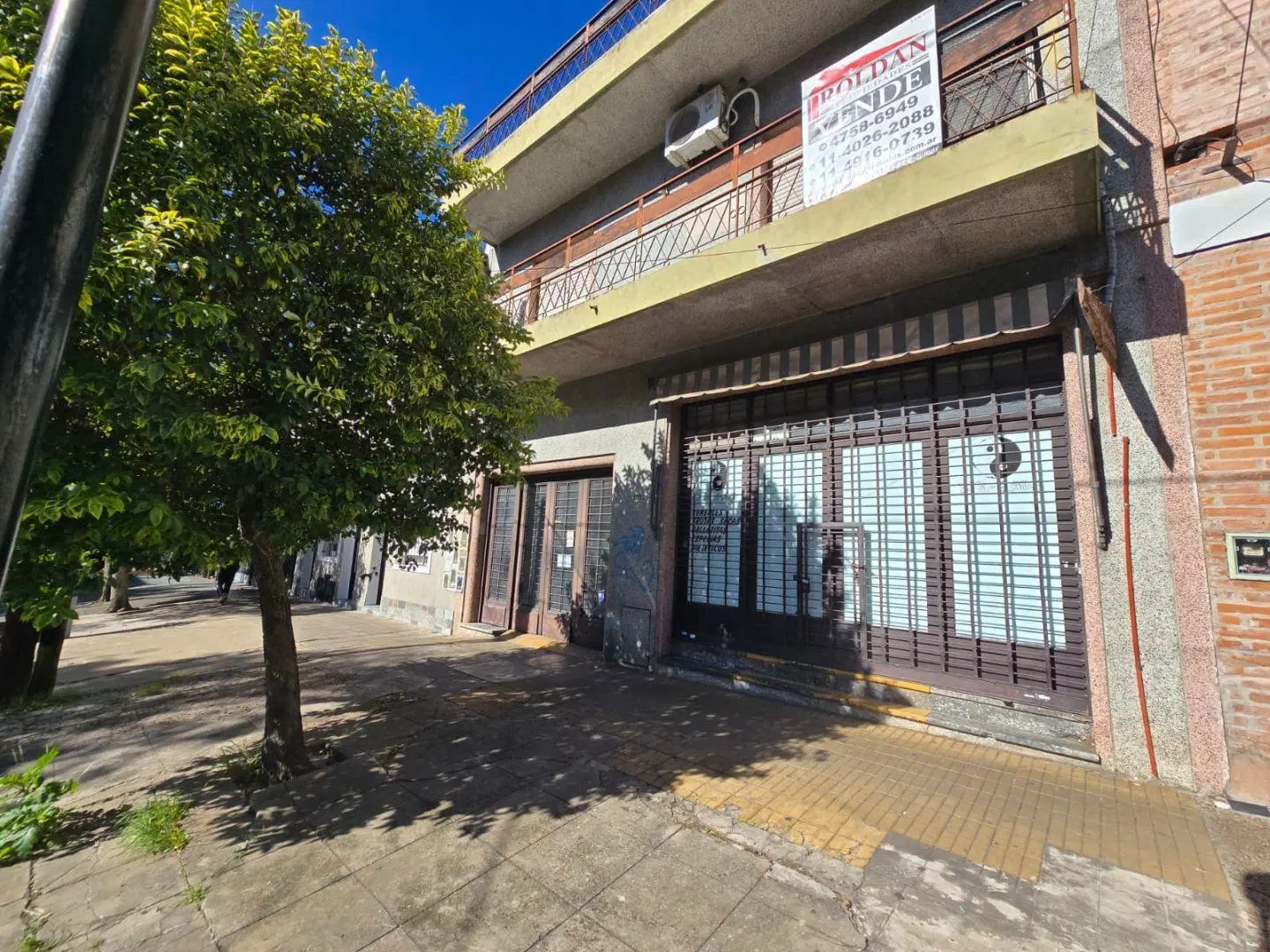 VENTA EN BLOCK - LOCAL COMERCIAL + DEPARTAMENTOS DE 4 Y 2 AMB - PALOMAR 3