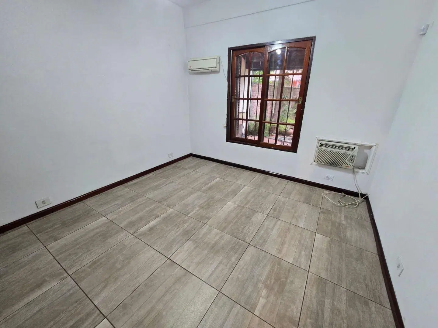 VENTA PALOMAR CHALET 3 AMBIENTES 2 BAÑOS APTO CREDITO 4