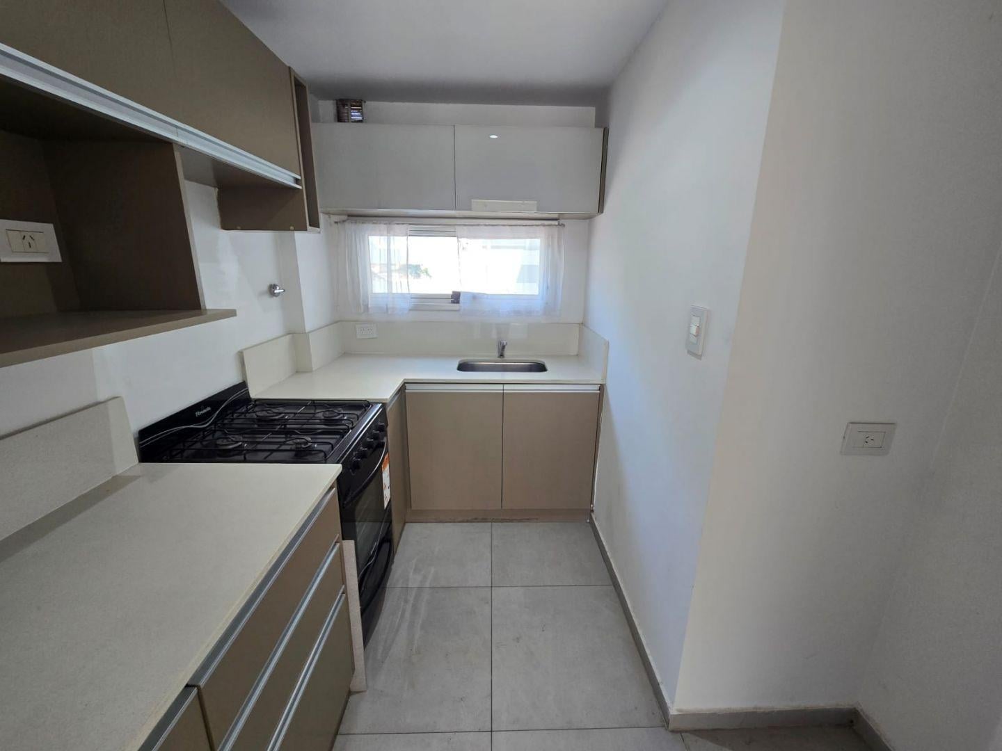 Foto de ALQUILER DEPARTAMENTO EN PALOMAR - MONOAMBIENTE 3ER PISO AL FRENTE, imagen 1