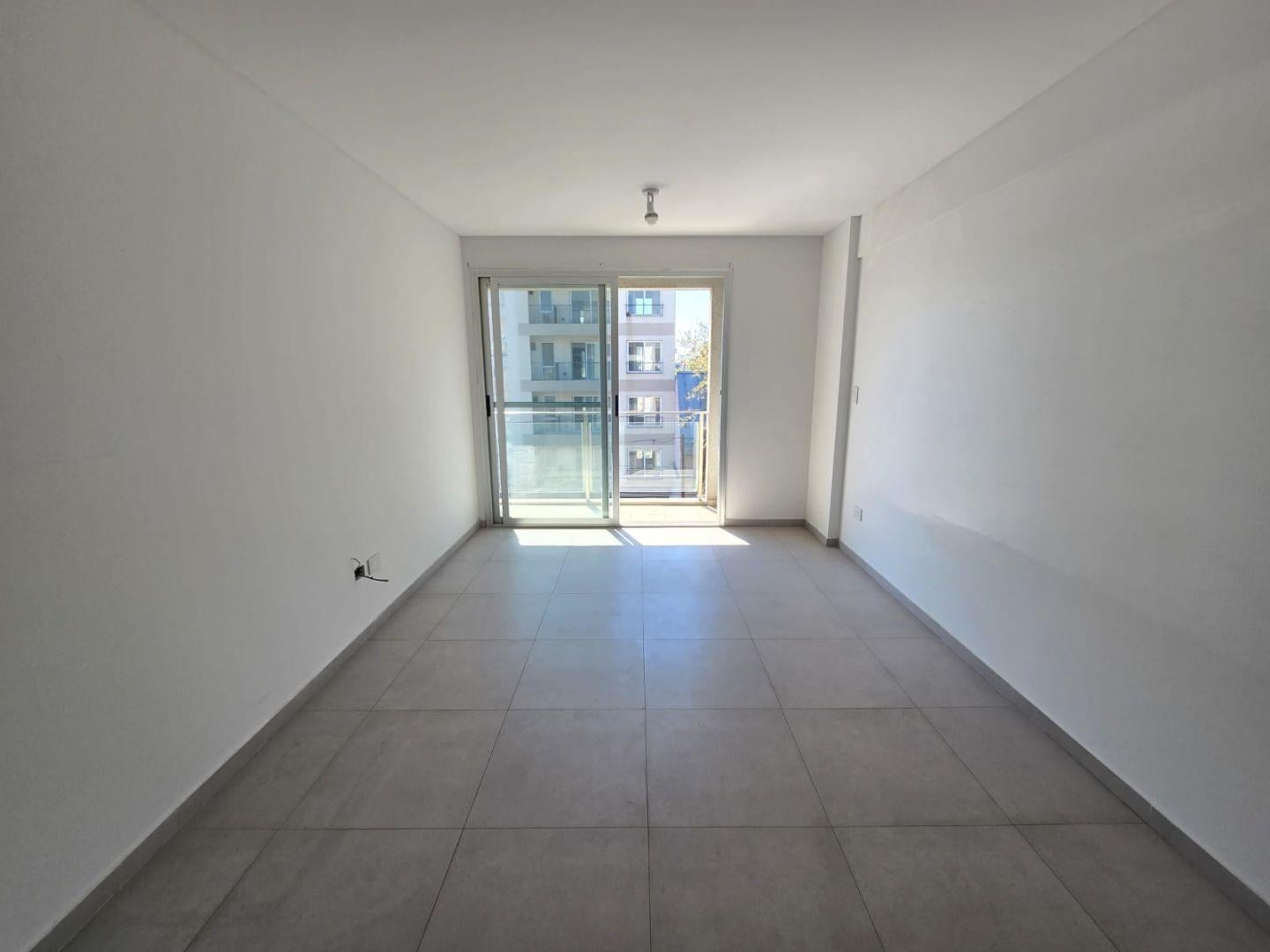 Foto de ALQUILER DEPARTAMENTO EN PALOMAR - MONOAMBIENTE 3ER PISO AL FRENTE, imagen 5