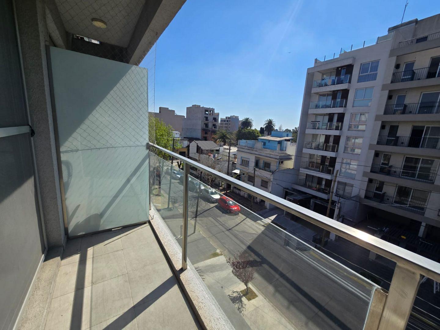 Foto de ALQUILER DEPARTAMENTO EN PALOMAR - MONOAMBIENTE 3ER PISO AL FRENTE, imagen 3