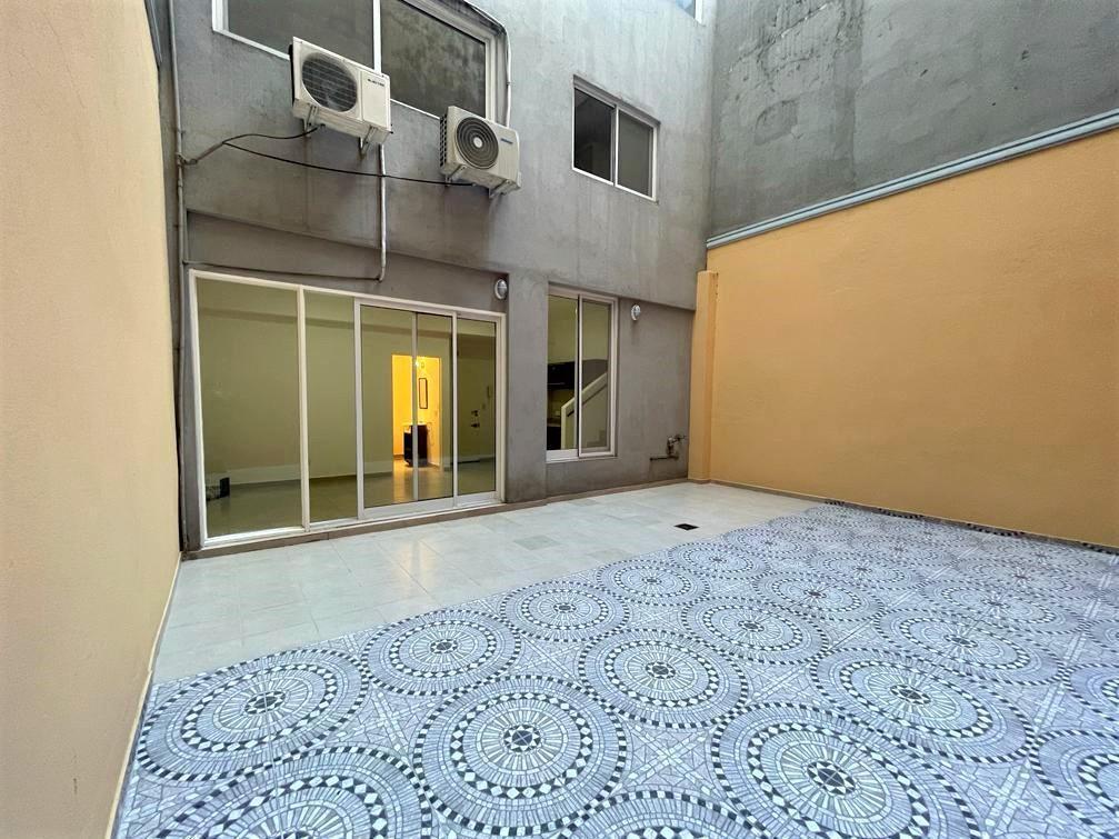 Foto de VENTA DEPARTAMENTO TIPO DUPLEX DE DOS AMBIENTES CON GRAN PATIO, imagen 4
