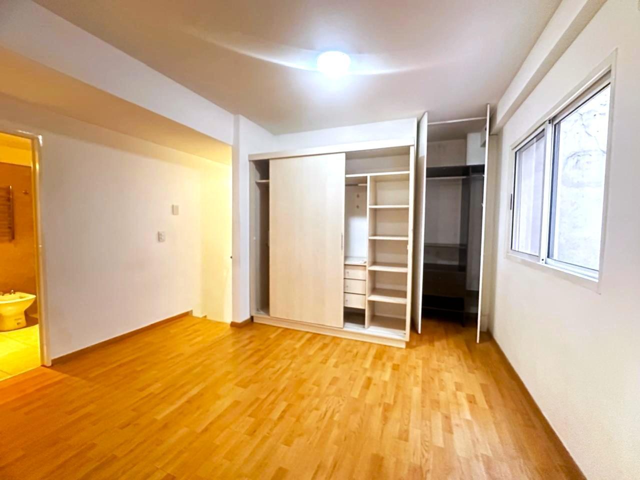 Foto de VENTA DEPARTAMENTO TIPO DUPLEX DE DOS AMBIENTES CON GRAN PATIO, imagen 3