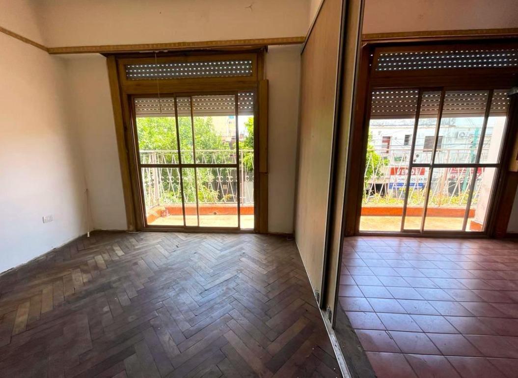 Foto de PH 4 AMBIENTES 1 PISO POR ESC. C/ BALCON ATERRAZADO, PARRILLA Y DOBLE, imagen 5