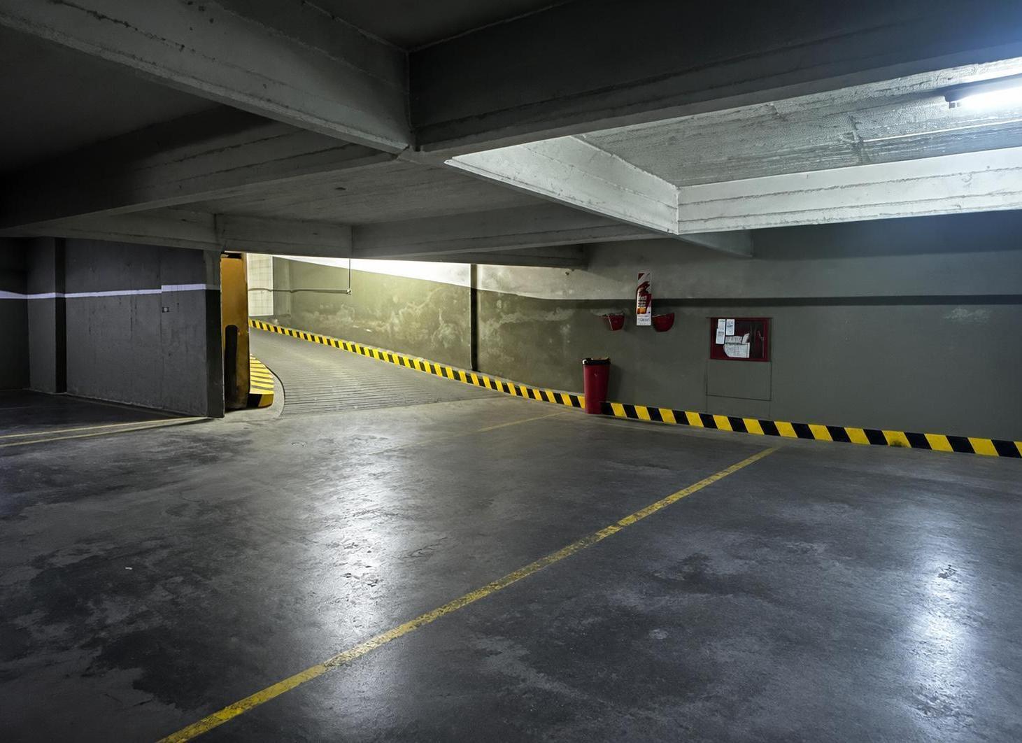 Foto de COCHERA/COCHERAS MUY BUENA UBICACION - RAMPAS AMPLIAS PARA SU ACCESO, imagen 3