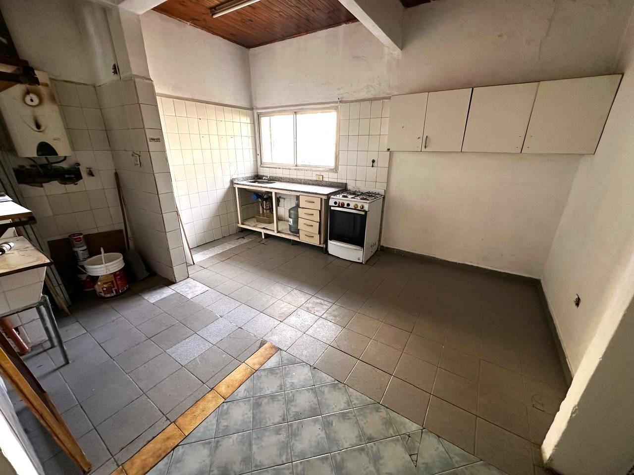 Foto de ALQUILER OFICINA / CONSULTORIO DE 5 AMBIENTES EN PLENO ONCE - MUY BUENA, imagen 2