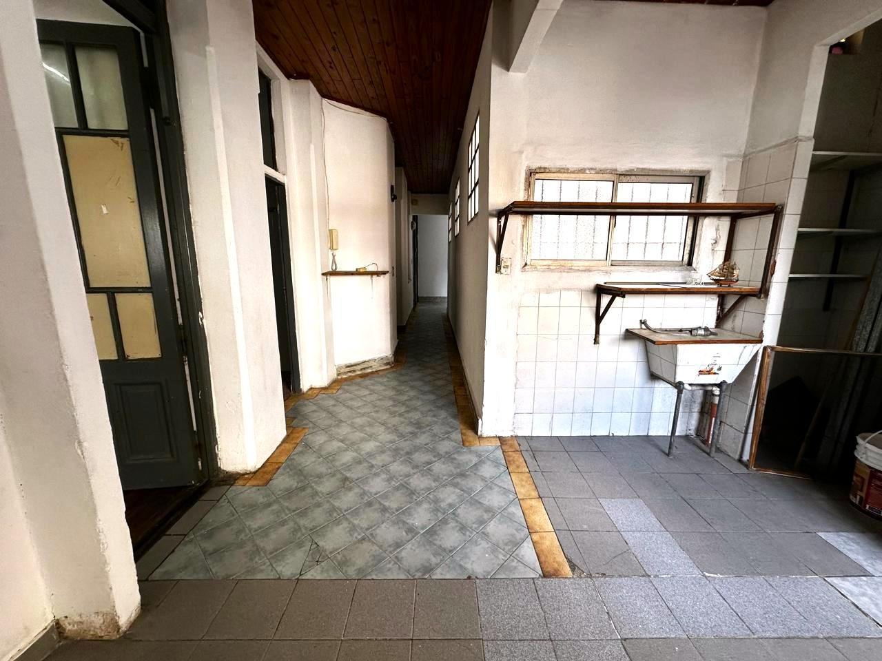Foto de ALQUILER OFICINA / CONSULTORIO DE 5 AMBIENTES EN PLENO ONCE - MUY BUENA, imagen 5