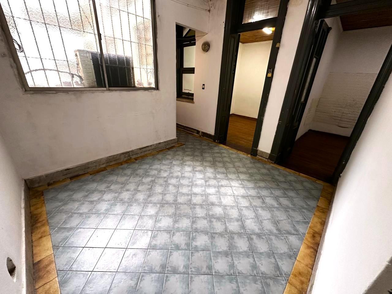 Foto de ALQUILER OFICINA / CONSULTORIO DE 5 AMBIENTES EN PLENO ONCE - MUY BUENA, imagen 3
