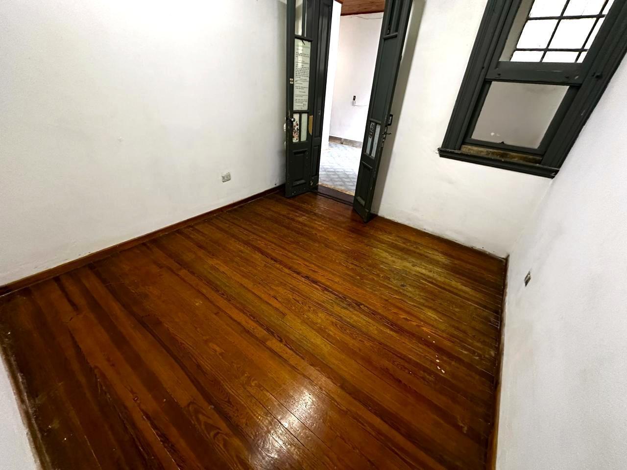 Foto de ALQUILER OFICINA / CONSULTORIO DE 5 AMBIENTES EN PLENO ONCE - MUY BUENA, imagen 1