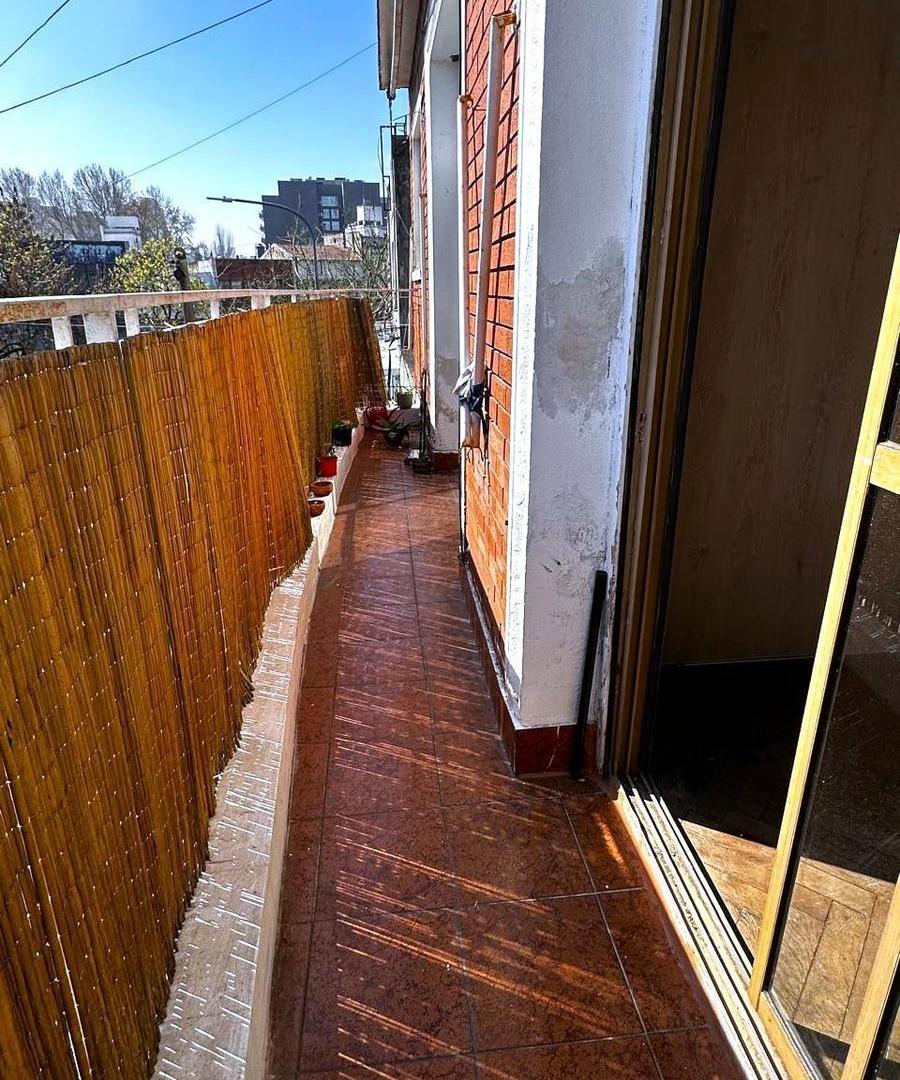 Foto de PH 4 AMBIENTES 1 PISO POR ESC. C/ BALCON ATERRAZADO, PARRILLA Y DOBLE, imagen 4