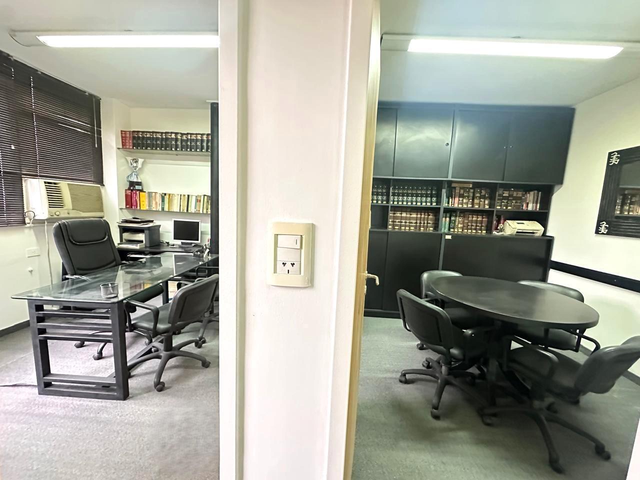 Foto de OPORTUNIDAD -OFICINA EN ONCE DOS DESPACHOS SALITA DE REUNIONES Y, imagen 1