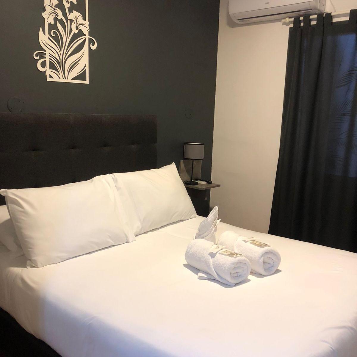 Venta Hotel a Orillas del Lago con La Mejor Vista, Villa Carlos Paz 1