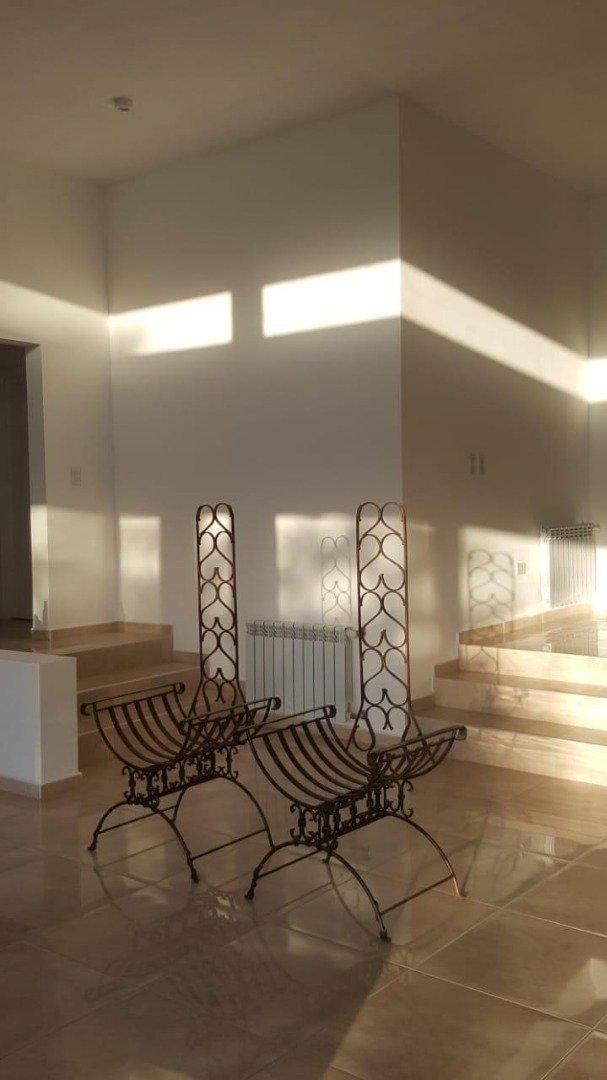 Foto de VENTA HERMOSA PROPIEDAD A ESTRENAR B°PRIVADO CAUSANA, imagen 4