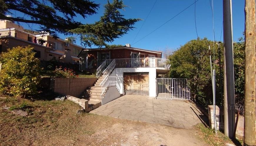 Imperdible Oportunidad! Gran Casa en Barrio Malvinas 3