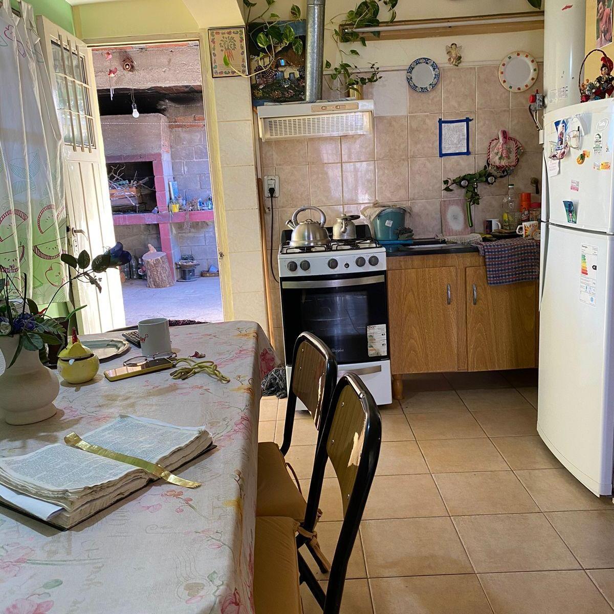 Casa + 3 Deptos - B° Malvinas, a 1 Cuadra de Av Carcano 3