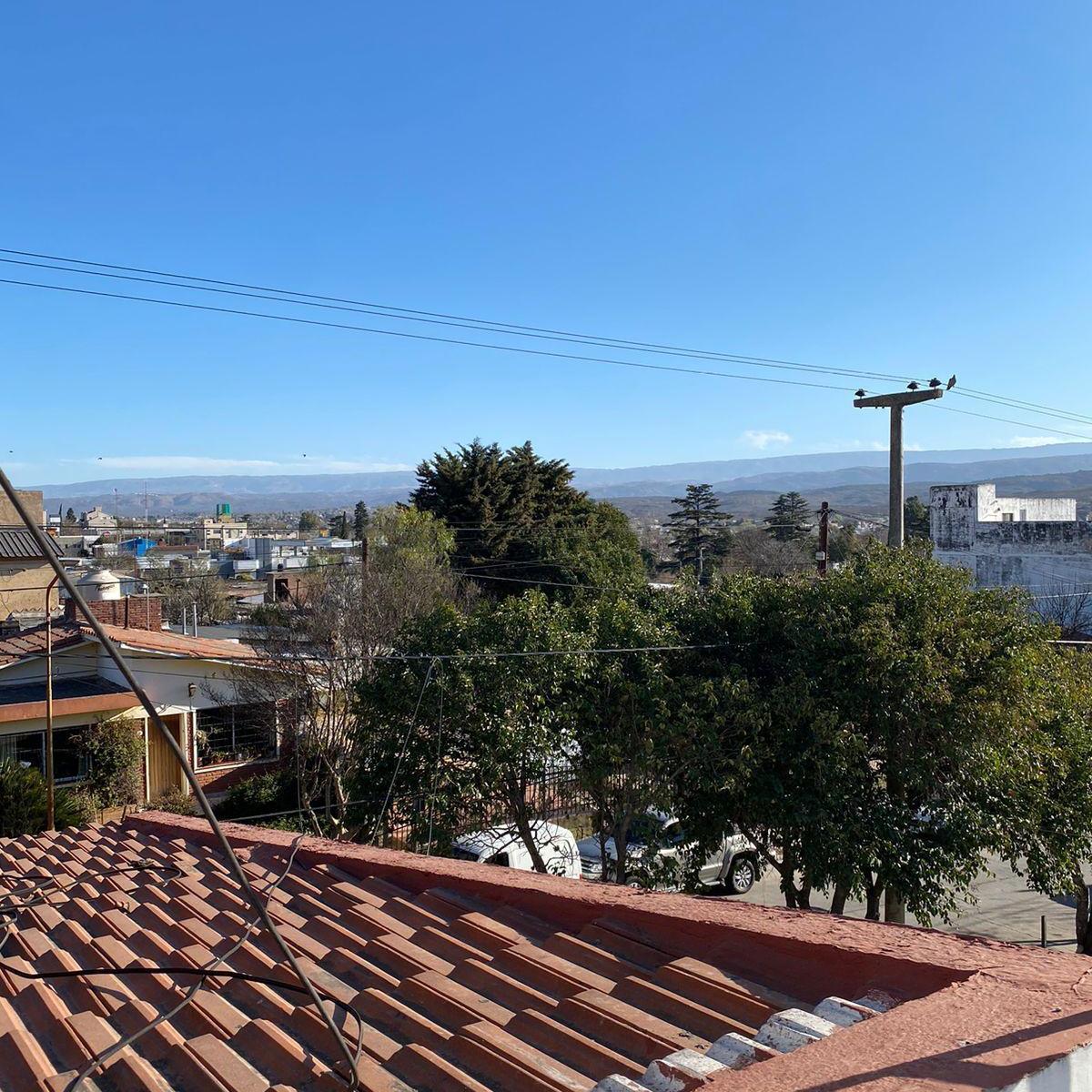 Casa + 3 Deptos - B° Malvinas, a 1 Cuadra de Av Carcano 1