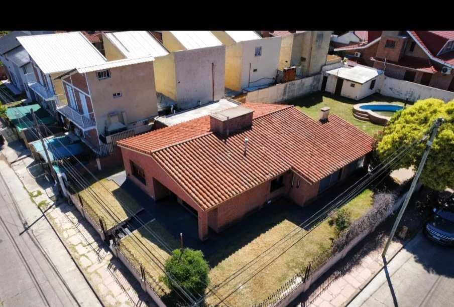 Casa + Departamento, Pileta y Gran Parque. Barrio Malvinas 2