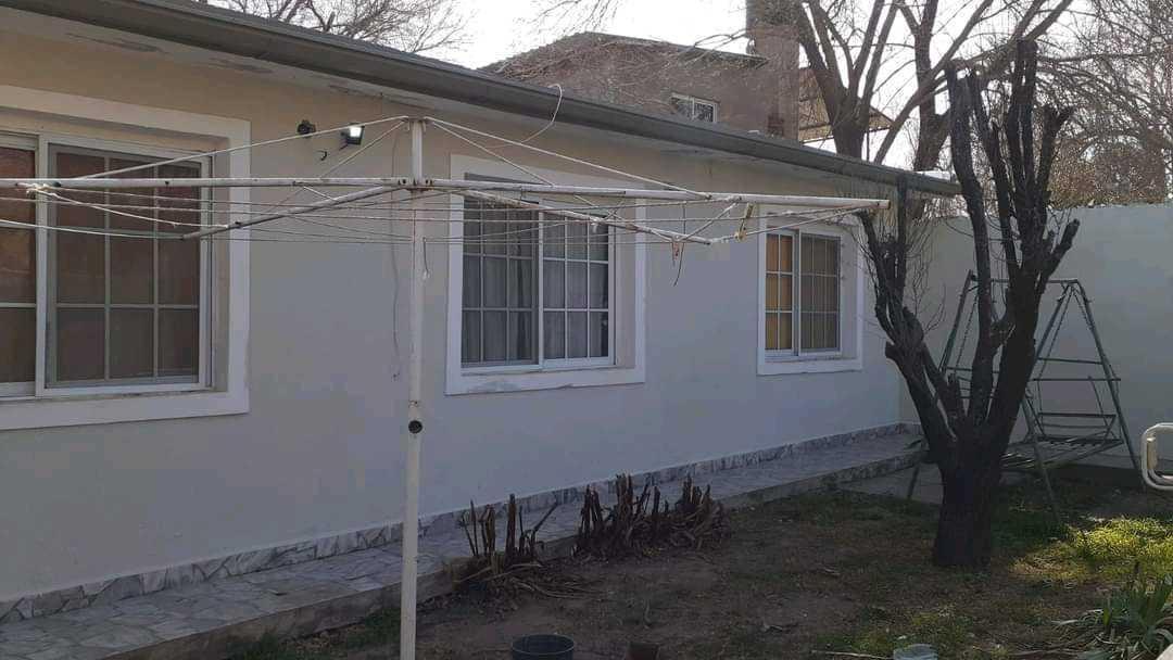 Oportunidad Casa Mas Galpon, dptoy Pileta 2