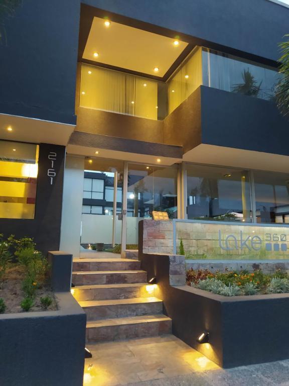 Vendo Hermoso Dpto con Patio Sobre La Costanera 2