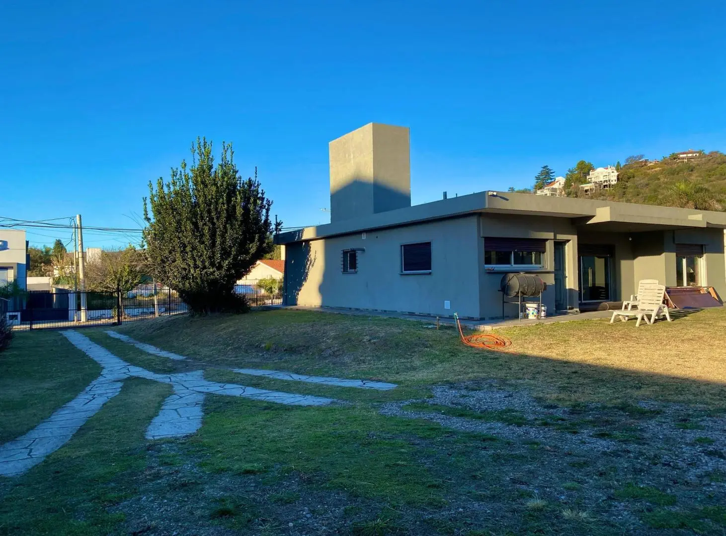 Casa de categoria, Barrio la cuesta. 3 dorm, cochera 4 autos 2