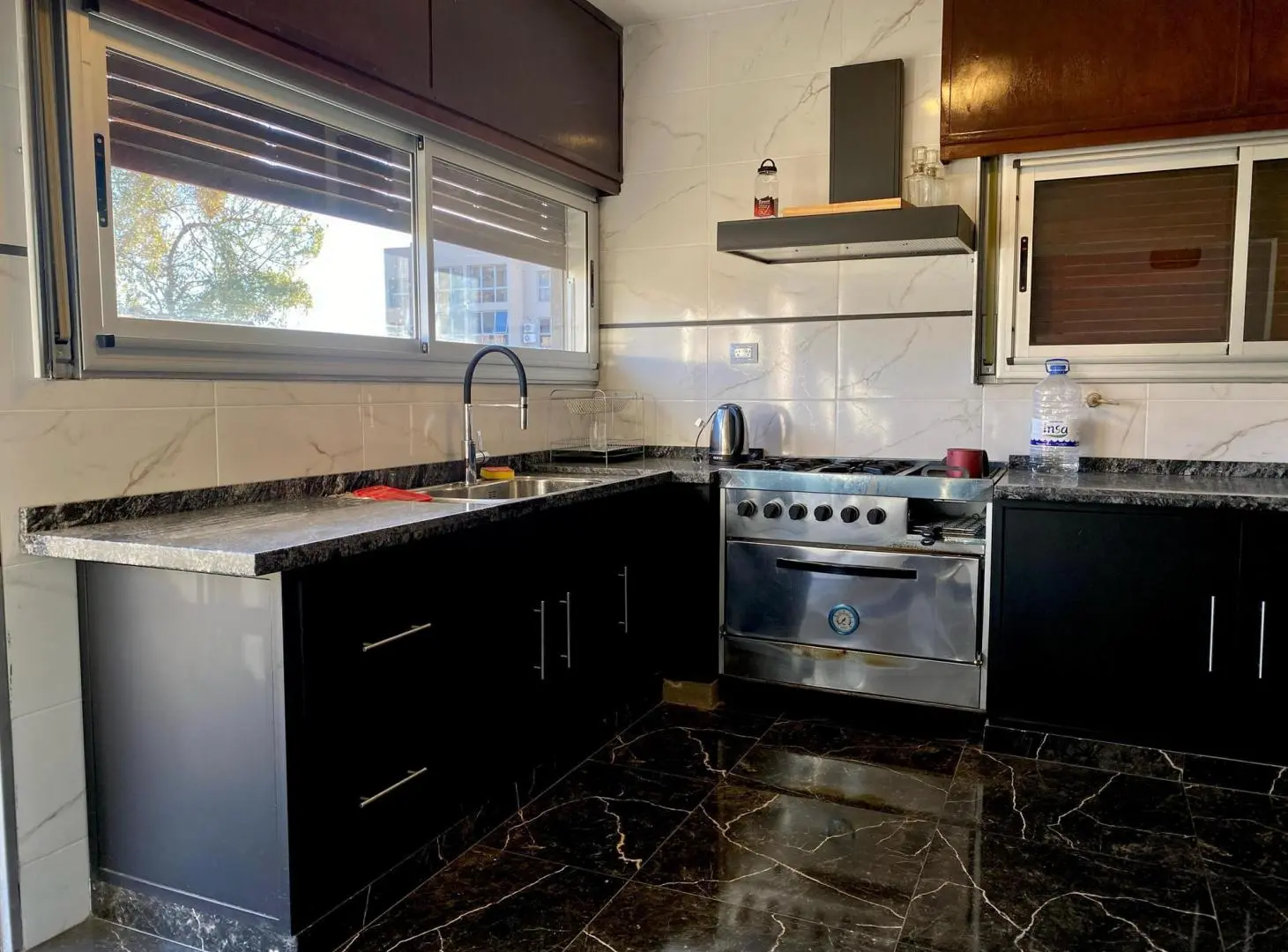 Casa de categoria, Barrio la cuesta. 3 dorm, cochera 4 autos 4