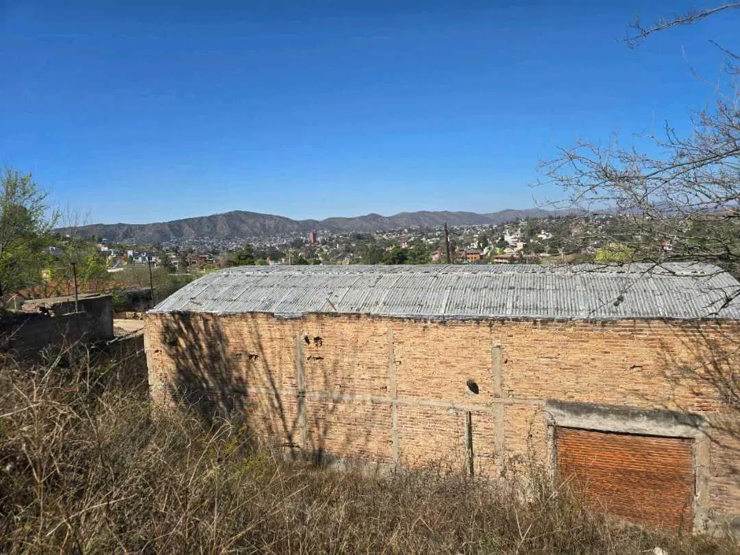 Oportunidad vendo galpon con baño y gran lote con vista 3