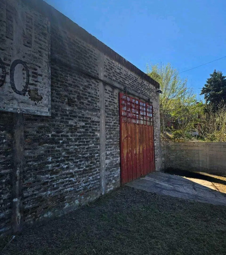 Oportunidad vendo galpon con baño y gran lote con vista 1