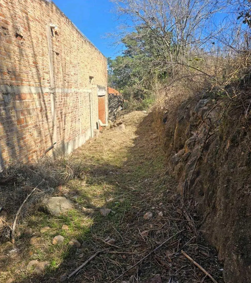 Oportunidad vendo galpon con baño y gran lote con vista 5