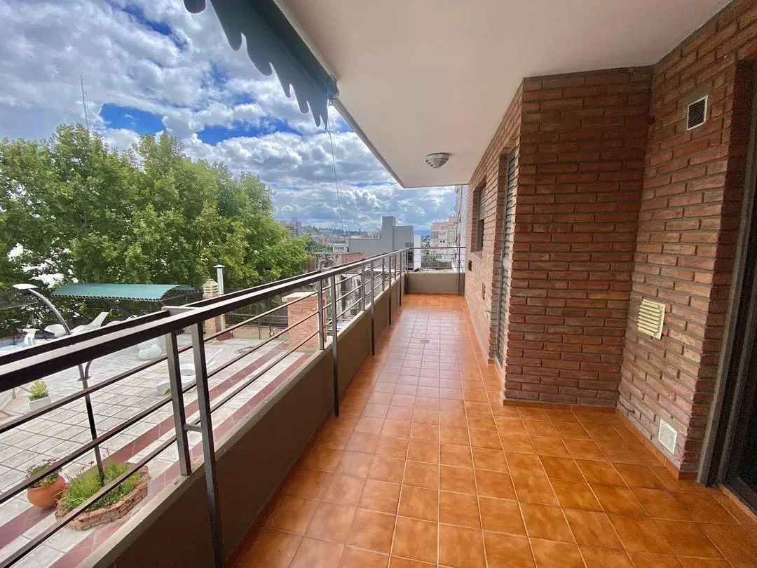 Departamento en Acuario 2, 2 dormitorios 2 baños, cochera, pileta 4