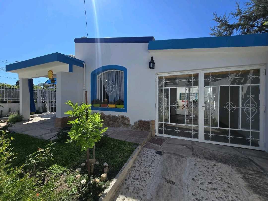 Foto de VENTA – CASA 3 DORMITORIOS EN BARRIO VILLA DOMÍNGUEZ hermosa, imagen 3