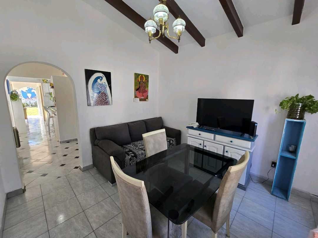 Foto de VENTA – CASA 3 DORMITORIOS EN BARRIO VILLA DOMÍNGUEZ hermosa, imagen 1