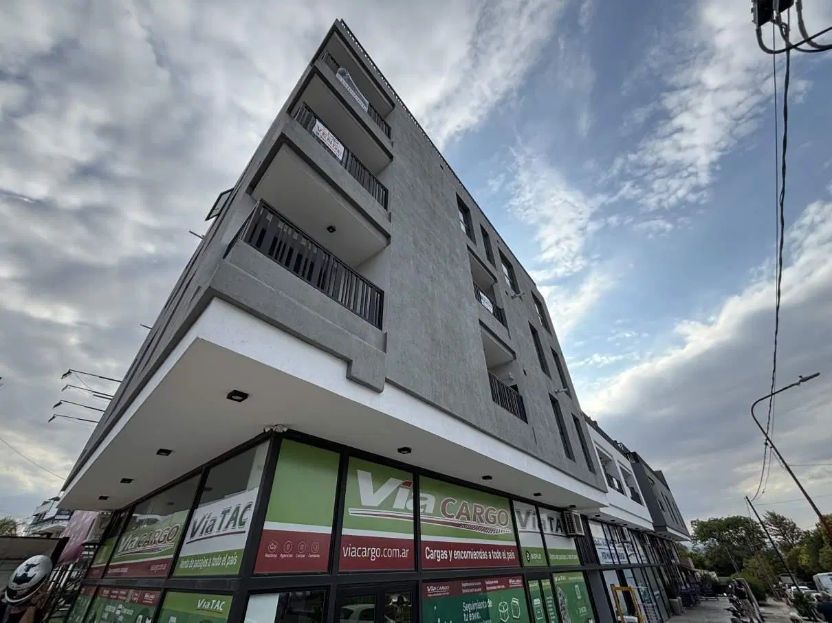 Vendo excelente departamento amplio como luminoso balcón 2