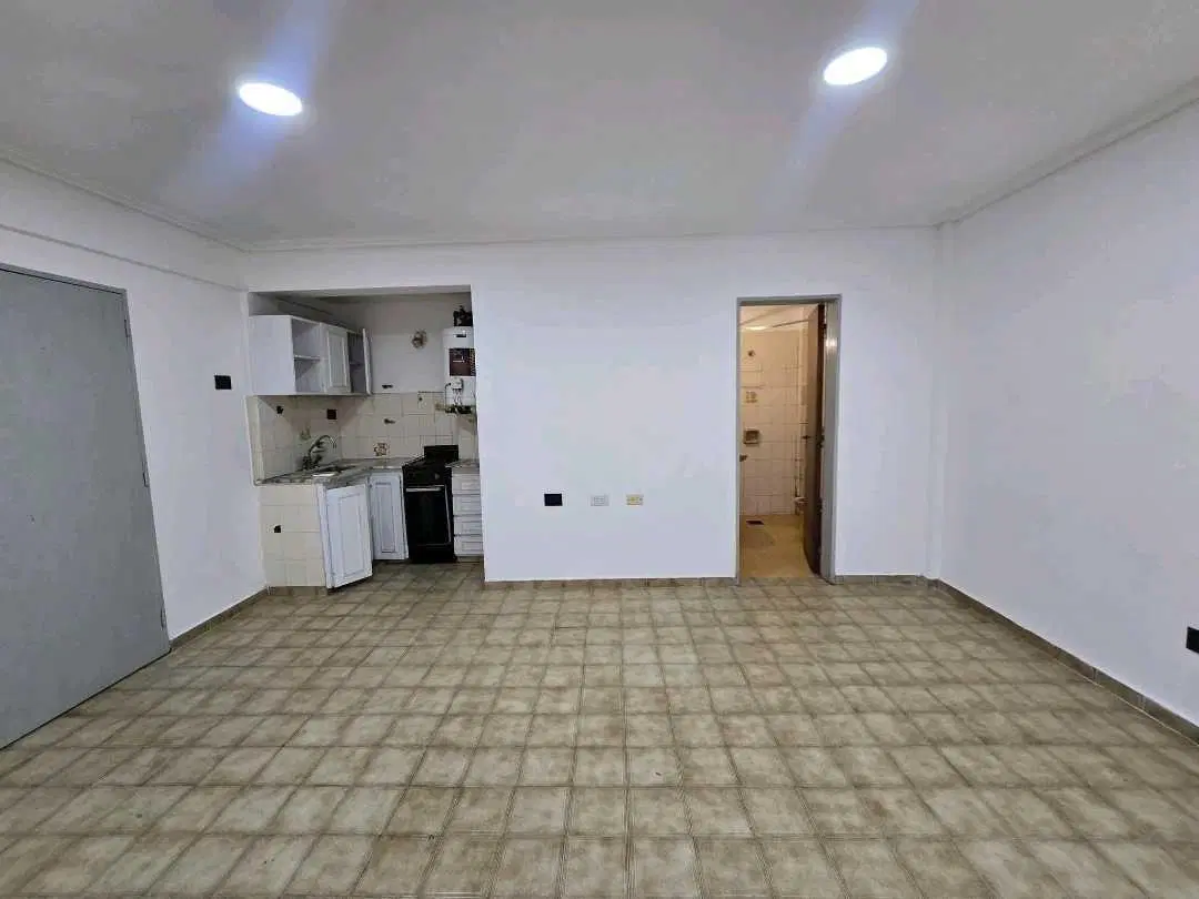 VENTA–MONOAMBIENTE EN PLENO CENTRO
Excelente ubicación,a pasos peatona 1