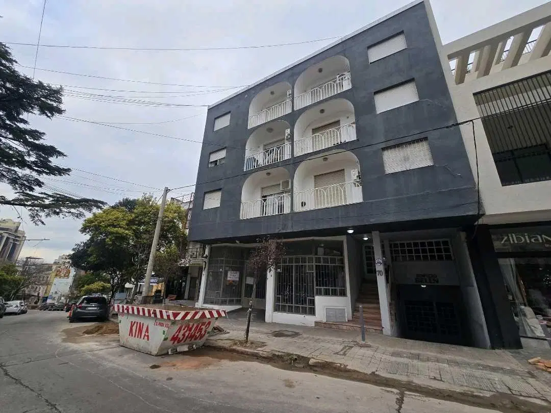 VENTA–MONOAMBIENTE EN PLENO CENTRO
Excelente ubicación,a pasos peatona 4