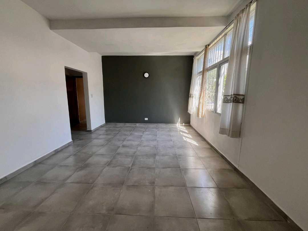 Foto de Importante Casa de 4 dormitorios, pleno centro, Villa Carlos Paz, imagen 2
