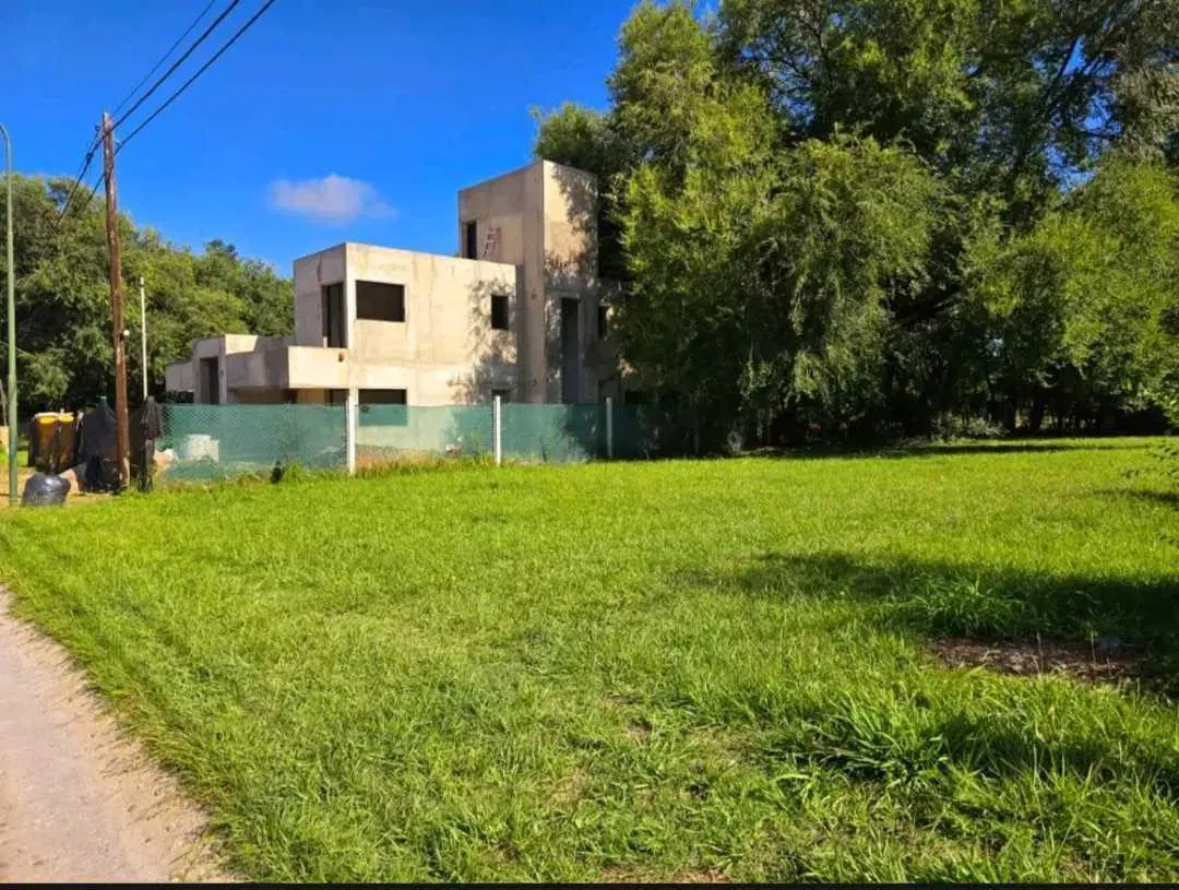 VENTA: Lote en barrio cerrado El Dorado 2, 702 m², con escritura, pavi 8