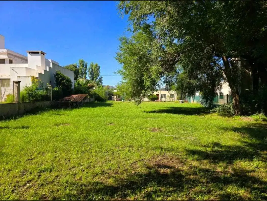 VENTA: Lote en barrio cerrado El Dorado 2, 702 m², con escritura, pavi 4