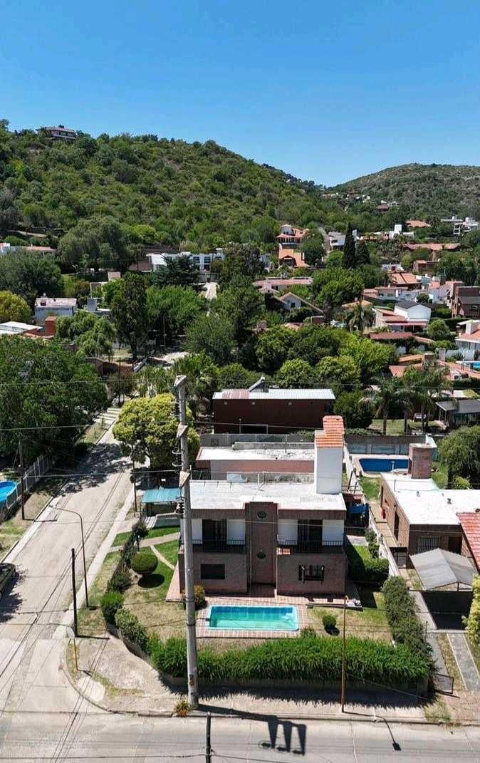 Foto de VENTA CASA ESQUINA DE 3 DORMS C/PILETA EN BARRIO COSTA AZUL SUR,ñ, imagen 1