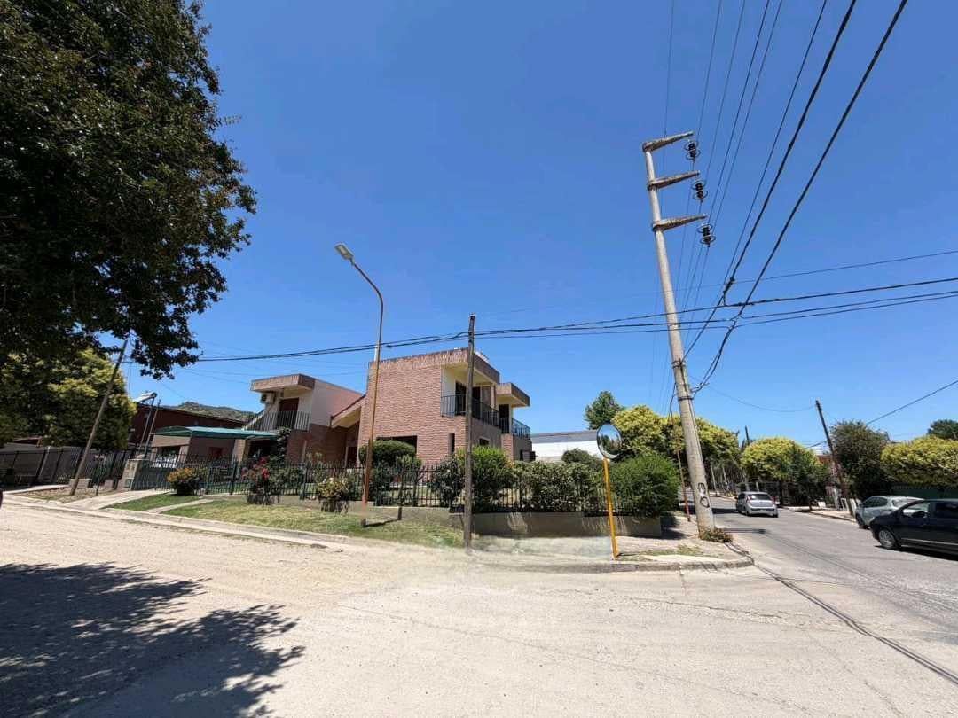 Foto de VENTA CASA ESQUINA DE 3 DORMS C/PILETA EN BARRIO COSTA AZUL SUR,ñ, imagen 4
