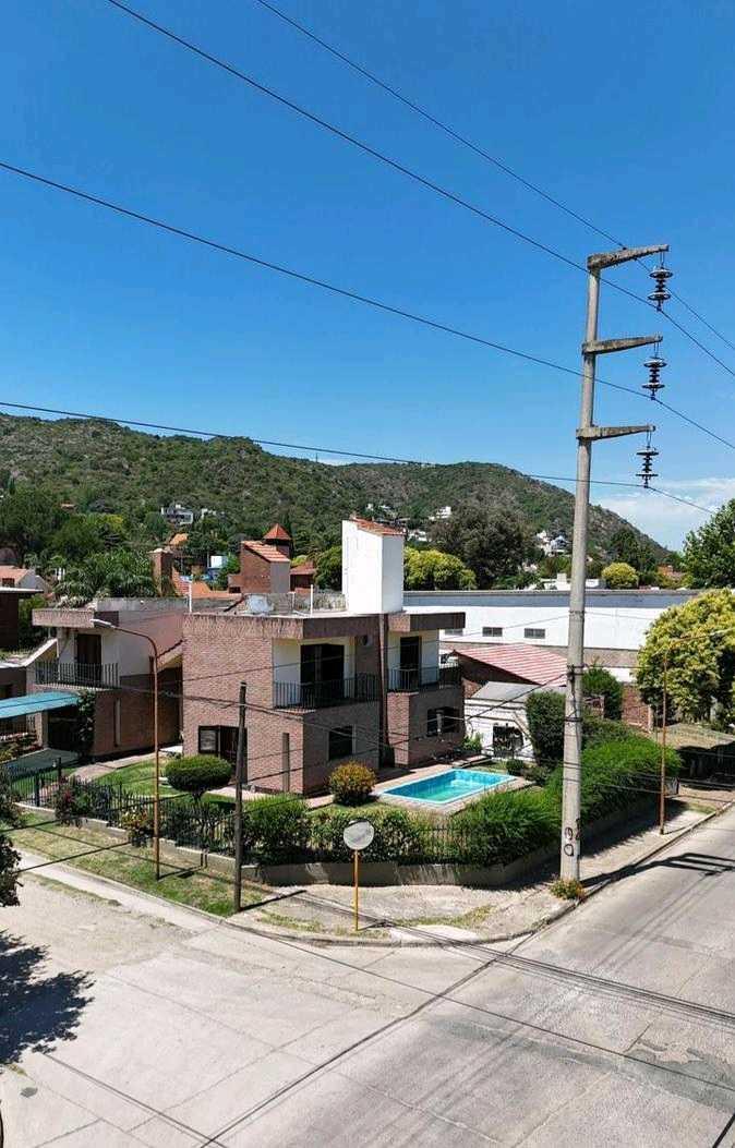 Foto de VENTA CASA ESQUINA DE 3 DORMS C/PILETA EN BARRIO COSTA AZUL SUR,ñ, imagen 2