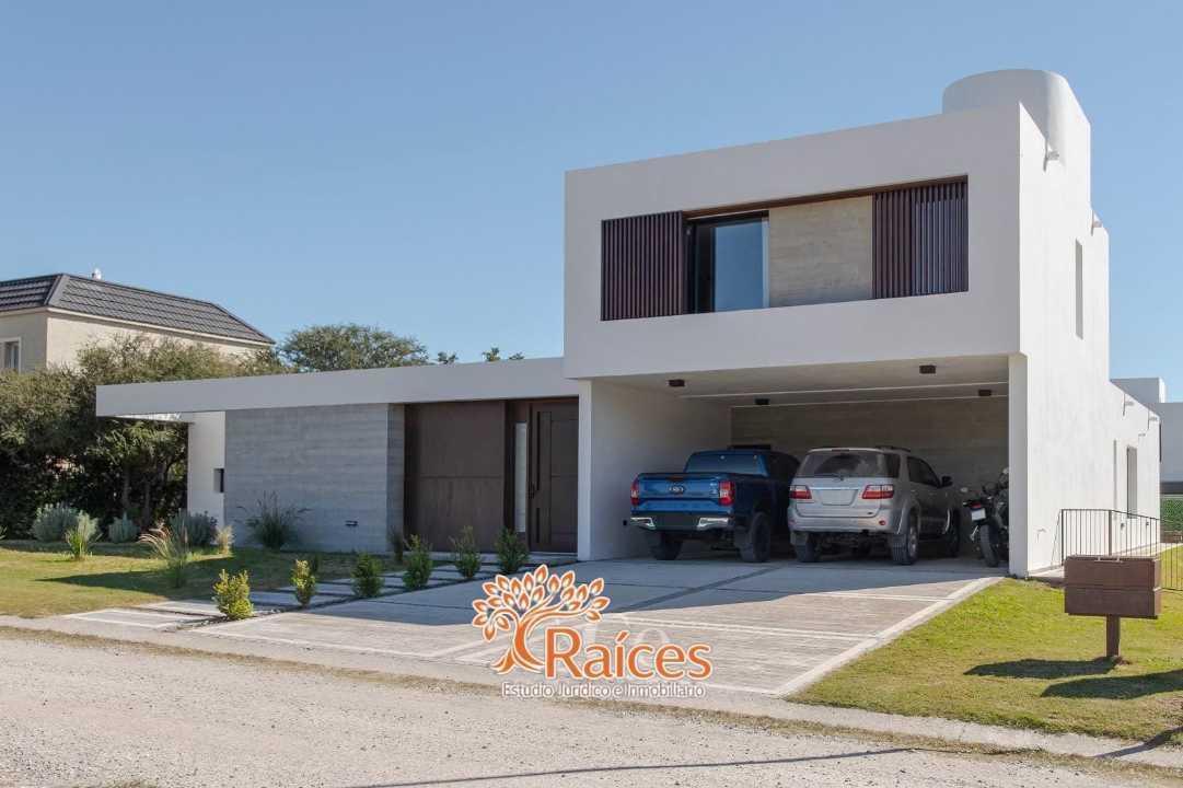 Foto de VENTA | CASA DE CATEGORÍA A ESTRENAR Country Carlos Paz Golf, imagen 4