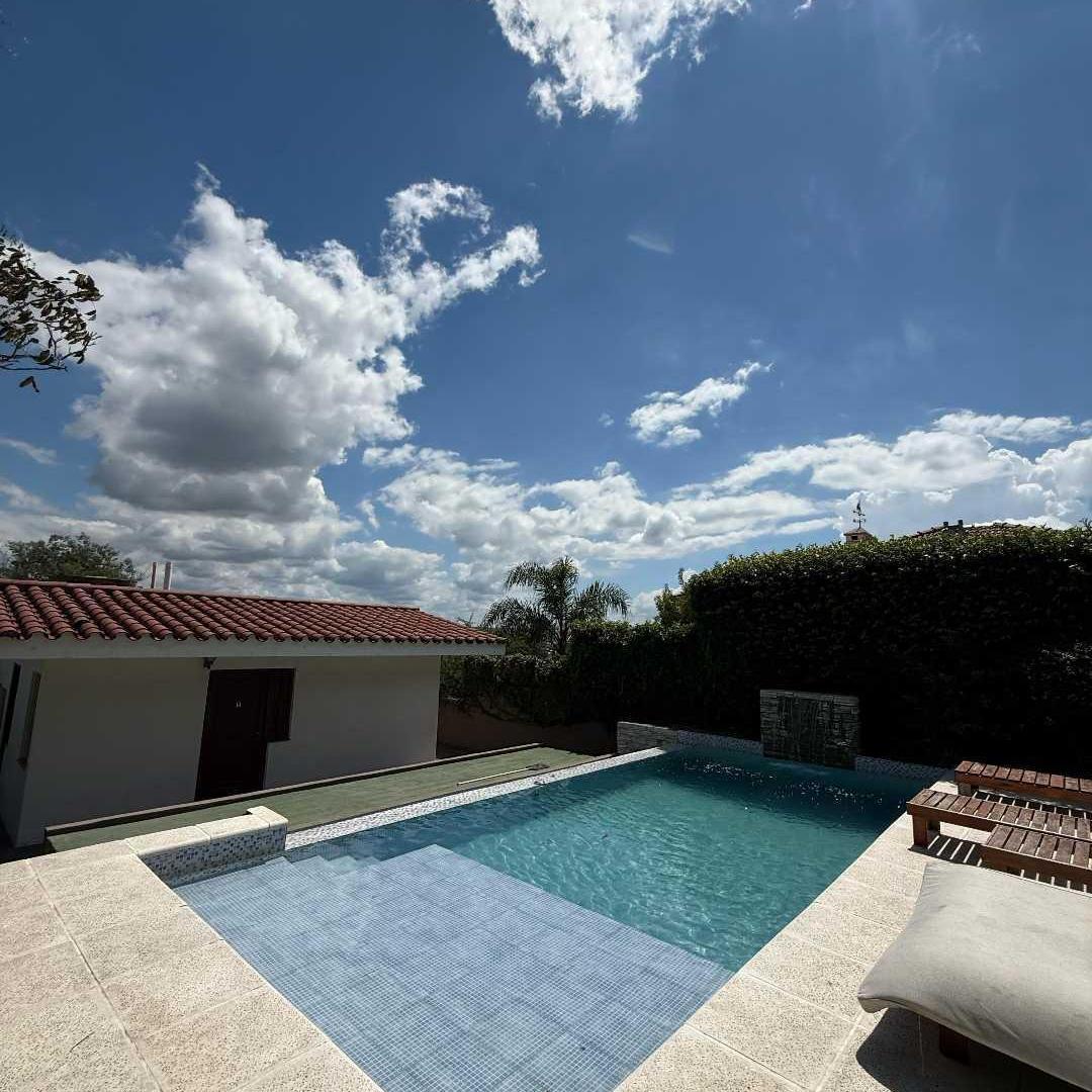 Foto de IMPORTANTE CHALET EN VENTA + MONOAMBIENTEB° José Muñoz – Villa Carl, imagen 2